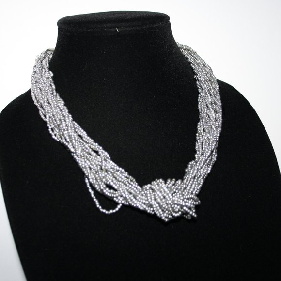 Beautiful silver beaded necklace adjustable